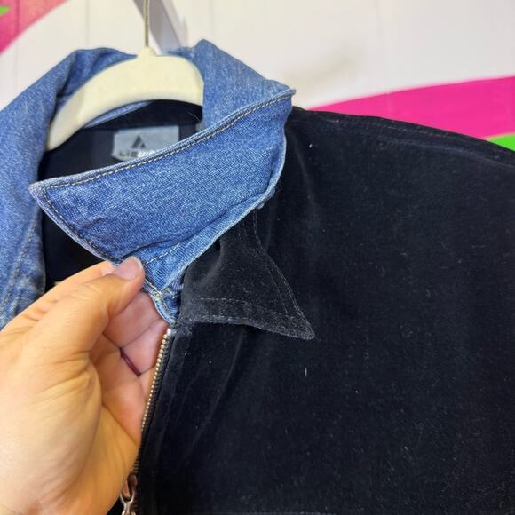 Liz Wear, Black Velvety Jacket with Classic Trucker Style. Size Medium. - Picture 7 of 8